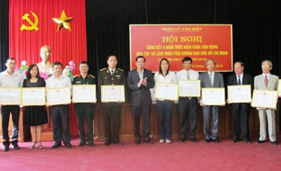 Hà Nội  Biểu dương những điển hình tiên tiến học tập và làm theo gương Bác